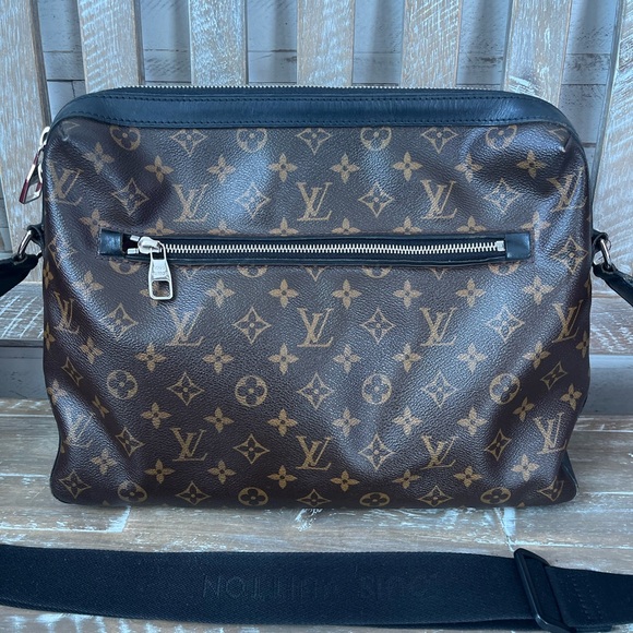Louis Vuitton Torres Macassar Laptop Messenger Bag - Picture 10 of 12